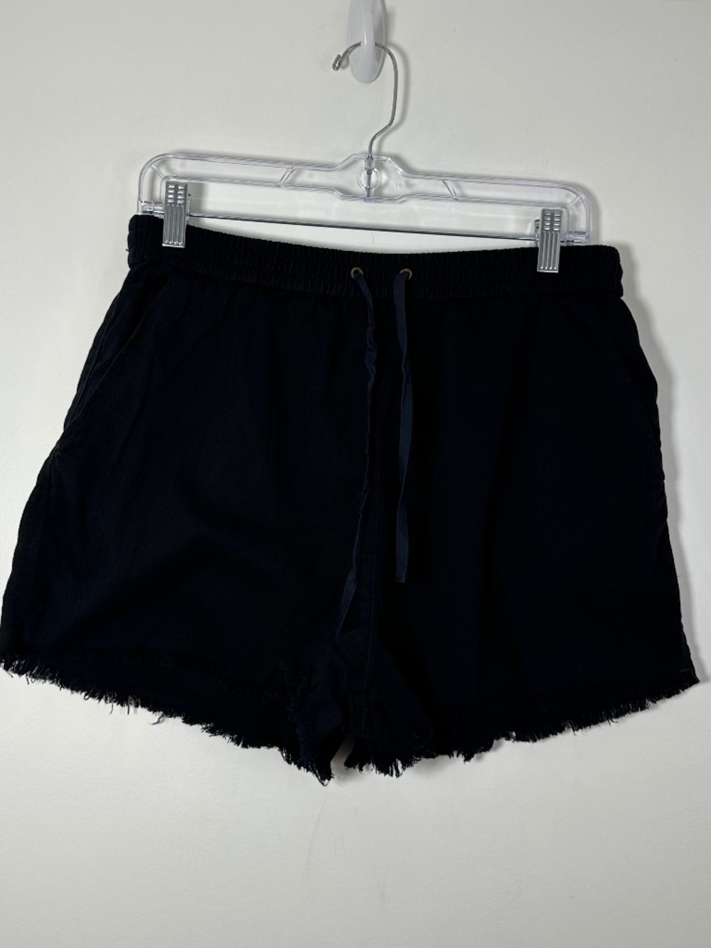 Aritzia Wilfred Free Womens Medium Sail Shorts Pull-On Drawstring Raw Hem Black